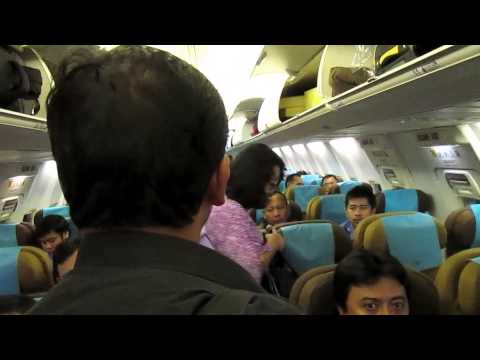 (2) Mini flight report Garuda Indonesia GA609 flight from Ujung Pandang to Jakarta (economy class)