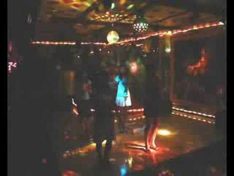 Nightlife in Jakarta - Girls dancing Dangdut