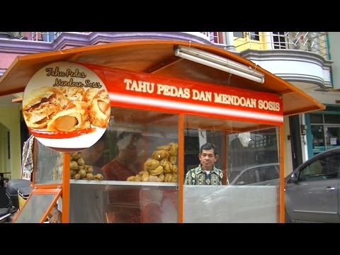 Jakarta Street Food 269 Mendoan Sosis ,Tahu Pedas Nyerocos, and  Tempe Mendoan