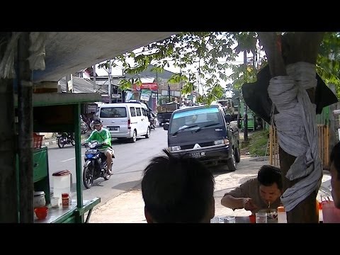 Jakarta Street Food 312 Shahe dumplings complete contents Kwetiau pangsit isi komplit