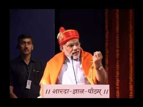 Shri Narendra Modi speaks on Sanskrit after honoring Sanaskrit scholar Vasant Anant Gadgil in Pune