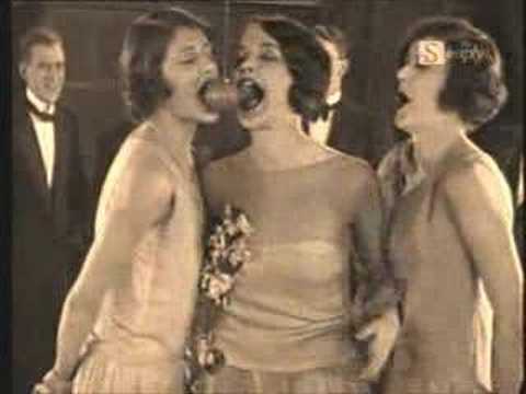 Flappers - The Roaring Twenties