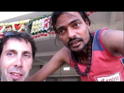 crazy Indian People talk over the Problems in his Country - Ujjaine - India 1/3