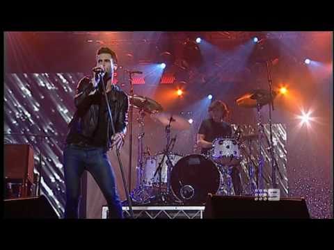 Maroon 5 - Never Gonna Leave This Bed LIVE @ LOGIES Aus [HD] 2011