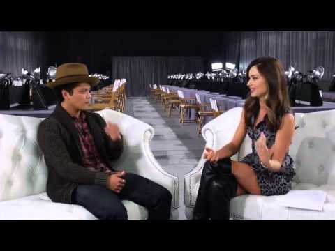 Miranda Kerr & Bruno Mars Backstage  2012 Victoria s Secret Fashion Show