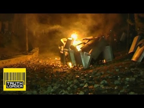 Molotov cocktail burns police in Kiev - What's going on in Ukraine? - Truthloader