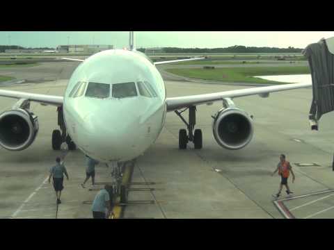 US Airways Airbus A321 Taxiing to Jetway