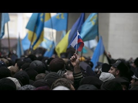 Crimée : brefs heurts entre manifestants 