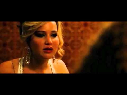 American Hustle-Jennifer Lawrence y Amy Adams beso escena en el baño