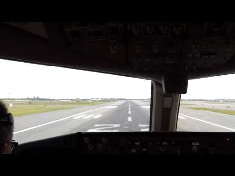 Taking off from JFK - Boeing 777-200 (Cockpit view)