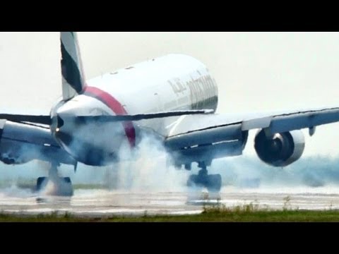 Hard Landing!! Emirates / Boeing 777-200/ER Landing at Copenhagen Kastrup (Re-Upload)