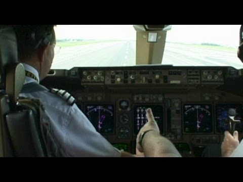 Pilot's 1st Time on 747-400 does Touch & Go!!