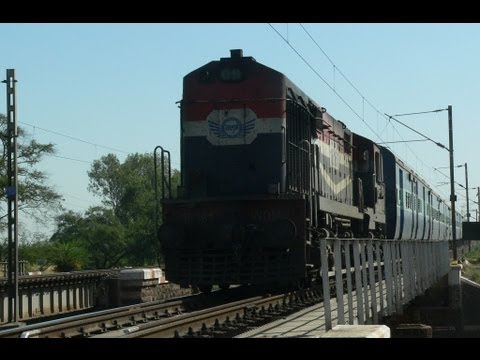 Patna Rajendra Nagar Indore express with Ratlam ALCO WDM3A over the Patra Bridge Bhopal