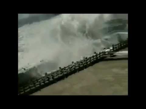 First Tsunami Wave Hits Kanyakumari 2004