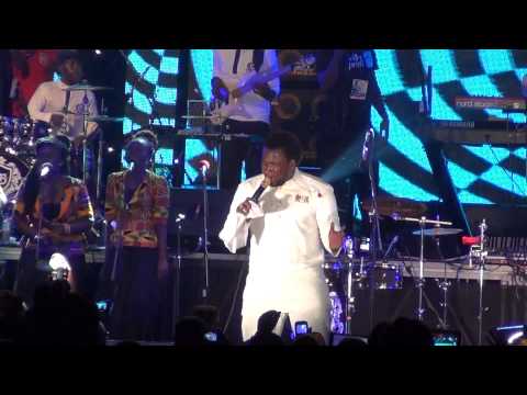 Sonnie Badu-Nigeria Praise Medley(Kumasi Worships with Sonnie Badu) at Baba Yara Sports Stadium)