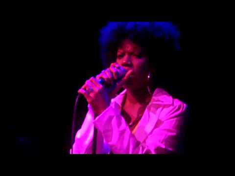 Georgia Anne Muldrow - Run Away (Live in London, 29/01/2012)