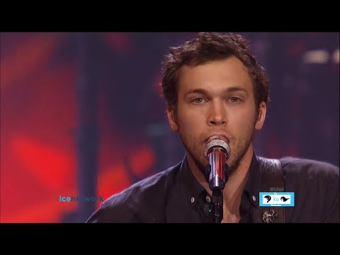 Phillip Phillips Performs 