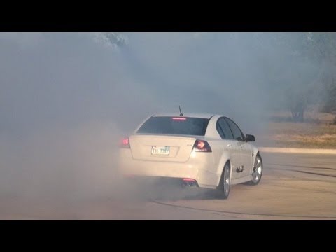 SMOKESHOW BURNOUT!! PONTIAC G8 GT SHREDDING TIRES!