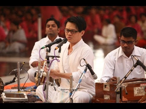 Malaysian Chinese, Chong Chiu Sen sings Carnatic Music in Prashanthi Nilayam - Dream realized 2013