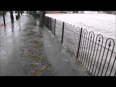 Worcester Floods 2014,Worcester bridge And New Road Closed.10.02.2014