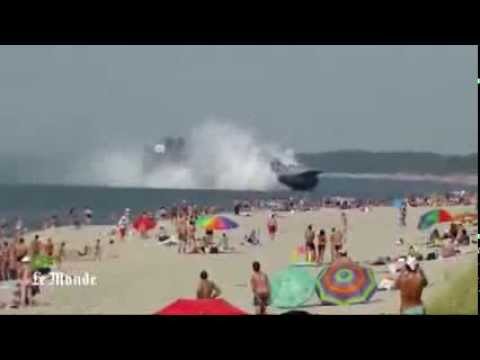 Russian Navy Hovercraft Lands On Busy Beach! HD Full Footage!