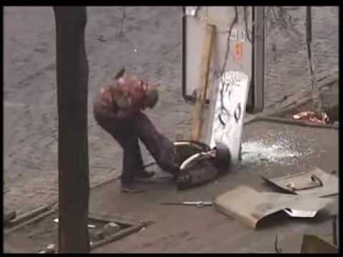 Riot Police shooting to protesters in Kiev / Kyiv | Ukraine ! || 20 02 2014