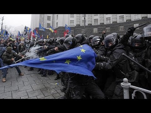 Ukraine: more clashes in Kyiv as protests continue against suspension of EU trade talks