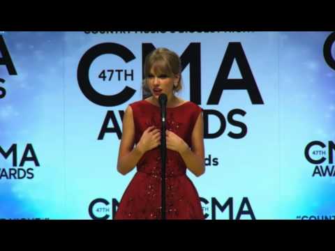 Taylor Swift Backstage CMA 2013 Interview