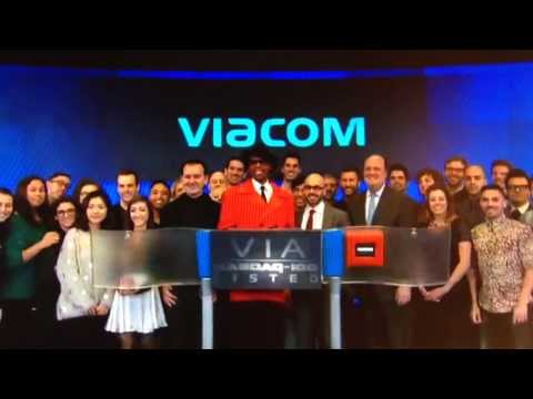 RuPaul rings NASDAQ closing bell; Celebrates 6th Season of 'RuPaul's Drag Race'