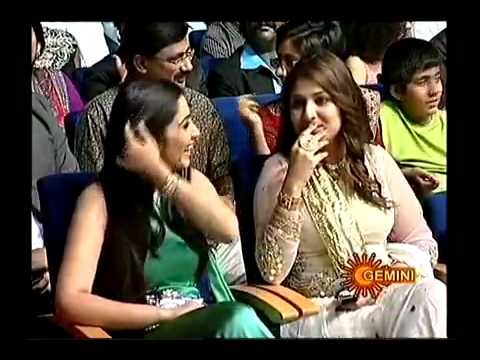 AARYA2 ALLU ARJUN BUNNY KISS IN FILMFAIR AWARDS