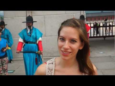 Gyeongbokgung Palace 경복궁 (Korean Royal Guard) in Seoul, South Korea