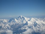 Avalanche sweeps Everest; 6 killed, 9 missing