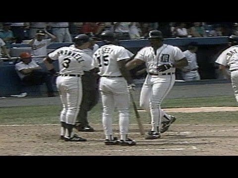 OAK@DET: Cecil Fielder homers over Tiger Stadium roof