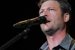 Blake Shelton performs during the H2O Tour 2 at the Cruzan Amphitheatre West Palm Beach, FL September 10, 2011