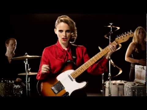 ANNA CALVI 