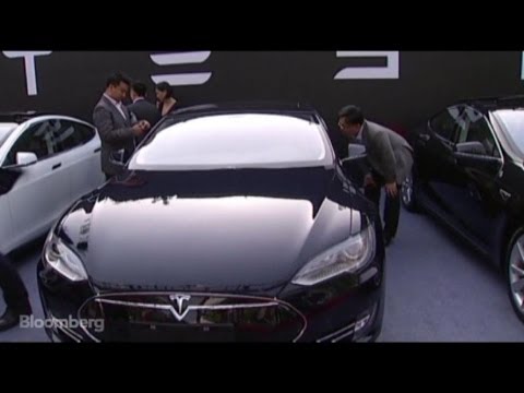 Tesla Hands Keys to First China Customer