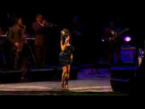 Amy Winehouse- You Know I'm No Good (Glastonbury 2008)