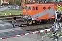 Man narrowly escapes speeding train (Thumbnail)