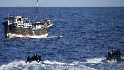 HMAS Darwin's inflatable boats approach the suspicious dhow.