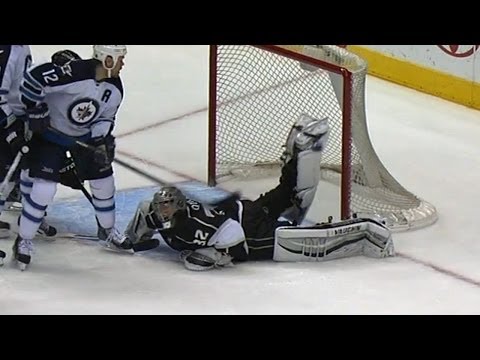 Jonathan Quick lifts his leg for crazy save