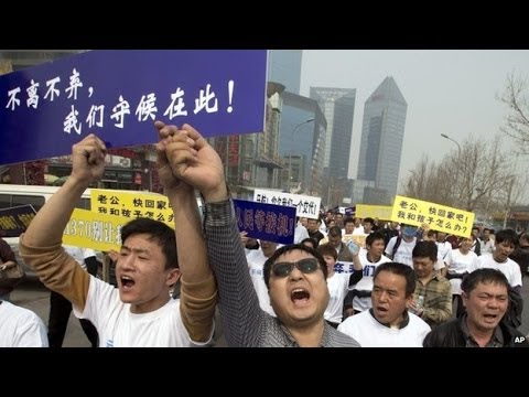 Malaysia Airlines MH370 Relatives in Beijing scuffles | BREAKING NEWS - 25 MARCH