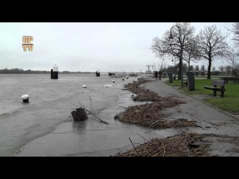 Hoog water Merwede