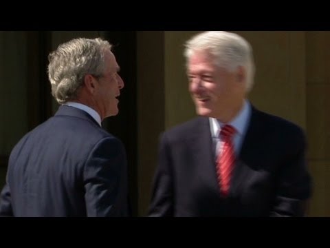 Clinton pokes fun at Bush's paintings