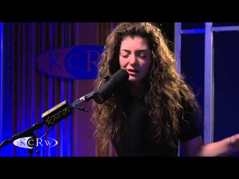 Lorde performing 