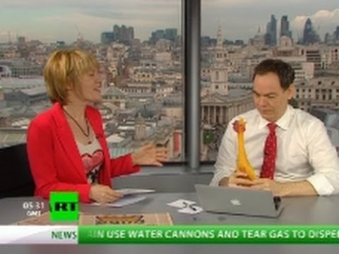 Keiser Report: Mr. Gold vs Chump 'Economists' (E350)