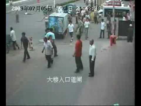 Raw video: Uighur Rioters, even including women, kill innocent civilian 1/2