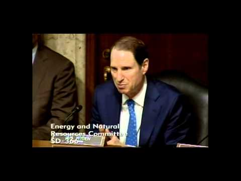 Wyden Questions Moniz on Moving Towards a Low-Carbon Economy & Natural Gas Exports