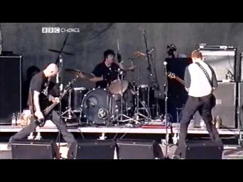 Queens of the Stone Age w/ Dave Grohl @ Glastonbury Festival (2002)