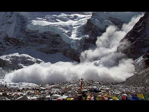 VIDEO: Massive Avalanche Sweeps Mt. Everest 2014 April 18