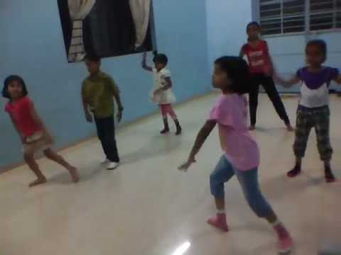 Cute kids dancing to bollywood song dhinka chika from the film Ready